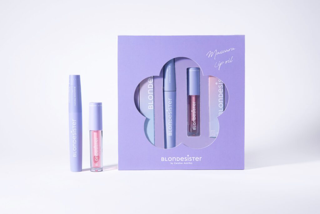 BLONDESISTER „Mini Box Essential“ rinkinys su kosmetine, juodu tušu ir bespalviu lūpų aliejumi