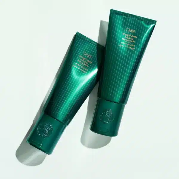 Oribe Straight Away Smoothing Blowout Cream itin lengvas modeliavimo kremas ploniems, retiems plaukams, 150ml